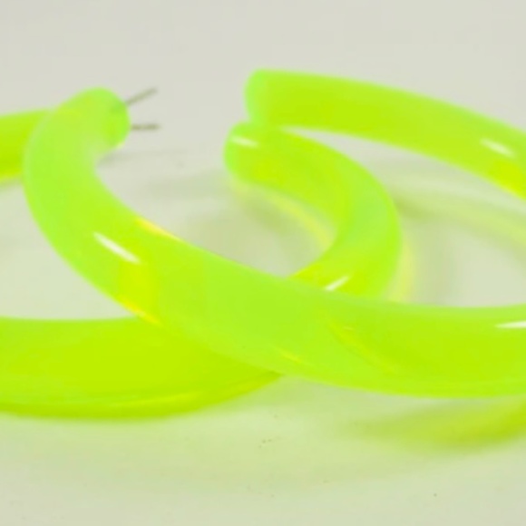 Barbiecore Neon Yellow-Green Acrylic hoop earrings - Picture 5 of 5